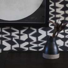 Load image into Gallery viewer, Zig Onyx Grasscloth