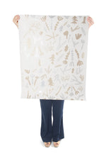 Load image into Gallery viewer, Cle Elum - Silver and Gold on Cream Wallcovering