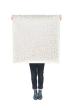 Load image into Gallery viewer, Hoya - Diamonds and Pearls (Pale Silver) on Cream Wallcovering