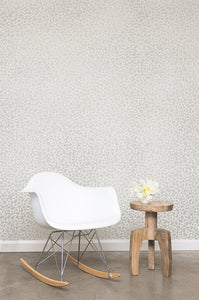 Hoya - Diamonds and Pearls (Pale Silver) on Cream Wallcovering
